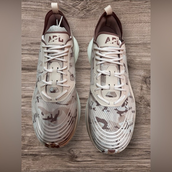 NIB APL MEN'S STREAMLINE
Size 8.5 
CRÈME/BEACHWOOD/CAMO - Picture 2 of 8